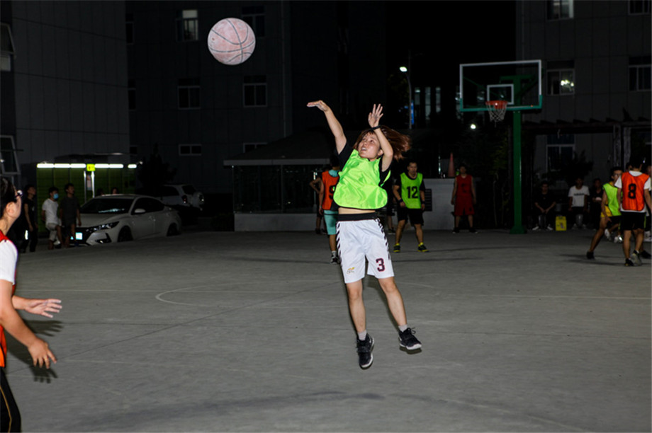Huayi micro - electric first "three on three" basketball game