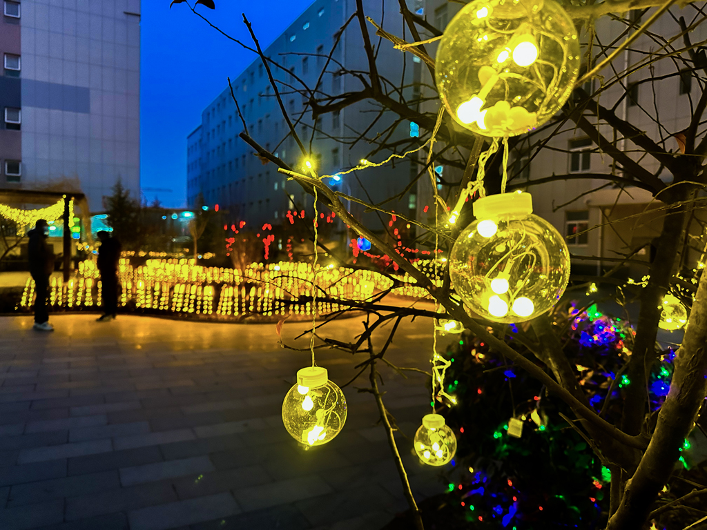 Decorate with lanterns and festoons to welcome the new year, with a strong flavor of the year